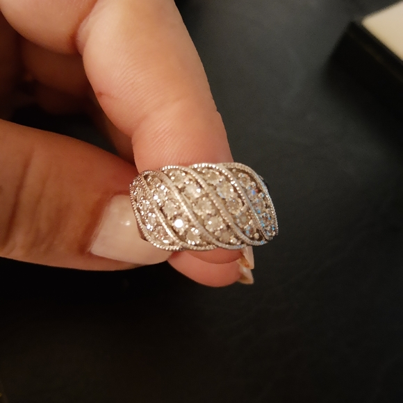 1/4ct natural diamonds set in solid Sterling Silver. Stunning and sparkles!! - Picture 2 of 2